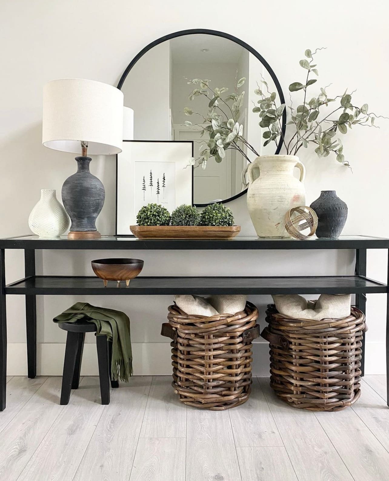 45 Modern and Elegant Entryway Table Decor Ideas 38 45 Modern and Elegant Entryway Table Decor Ideas 273407139 1619735415032358 2025653404545231274 n Entryway Table Decor