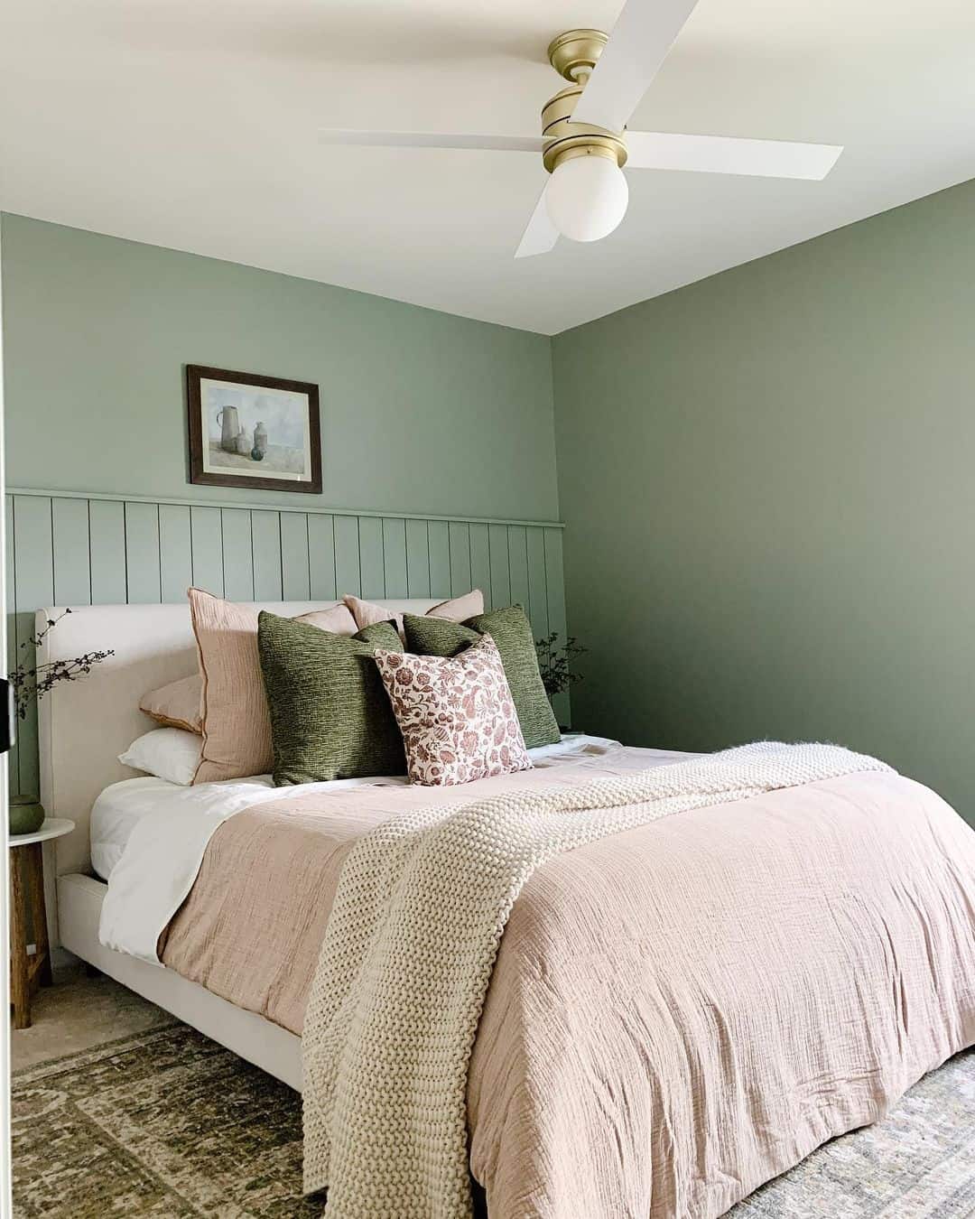45 Elegant Sage Green Bedroom Ideas for a Soothing Ambiance 117 45 Elegant Sage Green Bedroom Ideas for a Soothing Ambiance Sage Green Bedroom with Soft Pink Accent