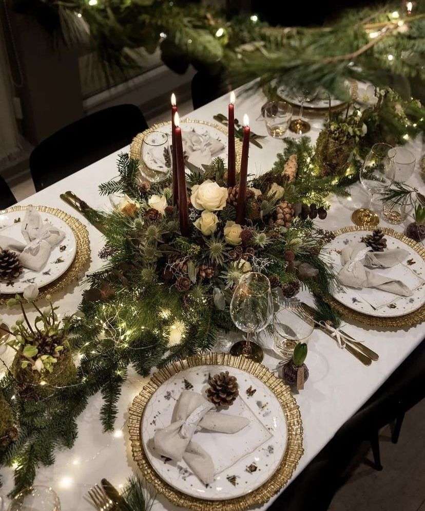 50+ Elegant Christmas Table Decor Ideas to Inspire You 156 50+ Elegant Christmas Table Decor Ideas to Inspire You b0434a3794deb4fa99e5872c28bd7b77 Christmas Table Decor