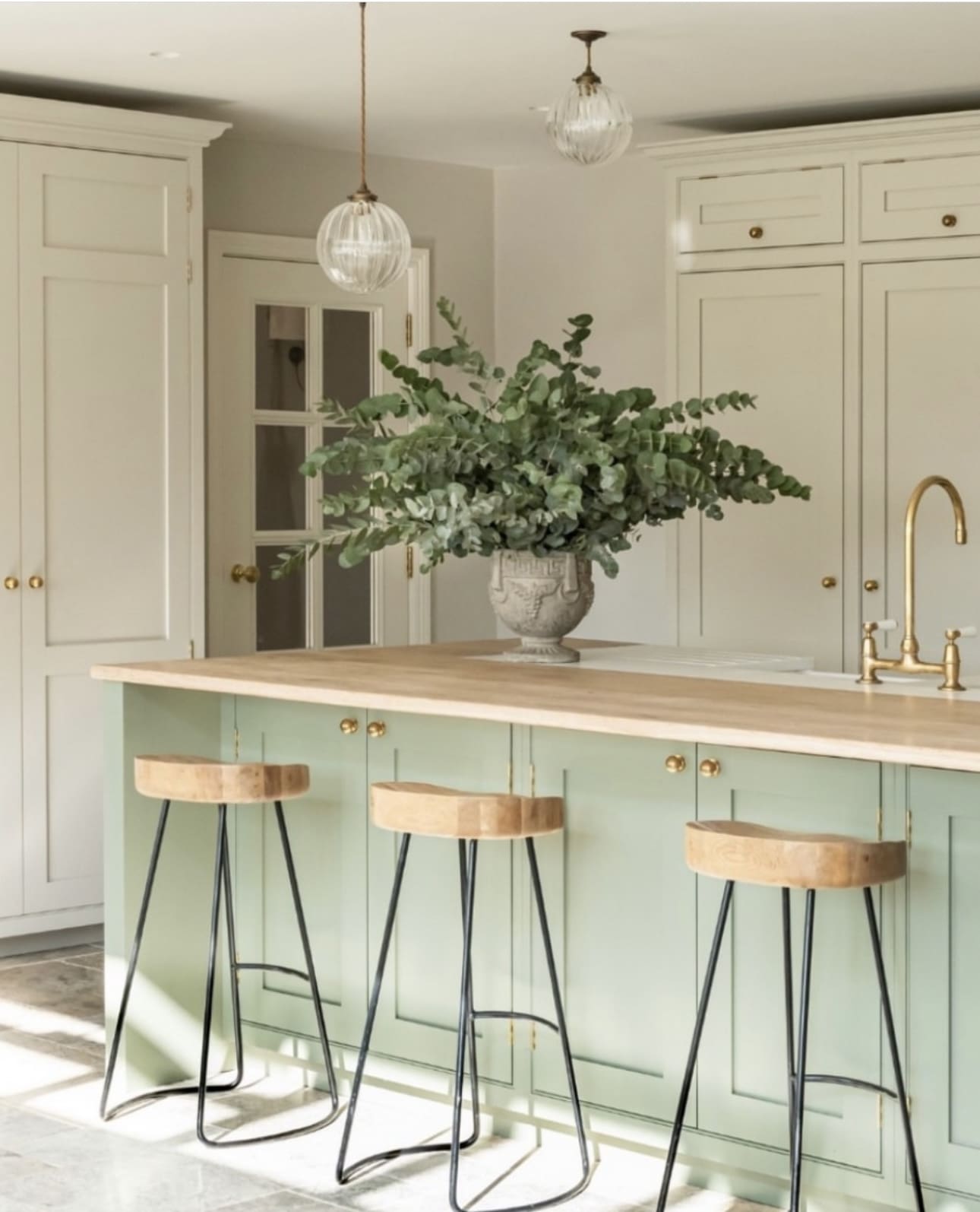 34 Beautiful Sage Green Kitchen Design Ideas to Inspire You 26 34 Beautiful Sage Green Kitchen Design Ideas to Inspire You Scandinavian-Style Sage Green Kitchen