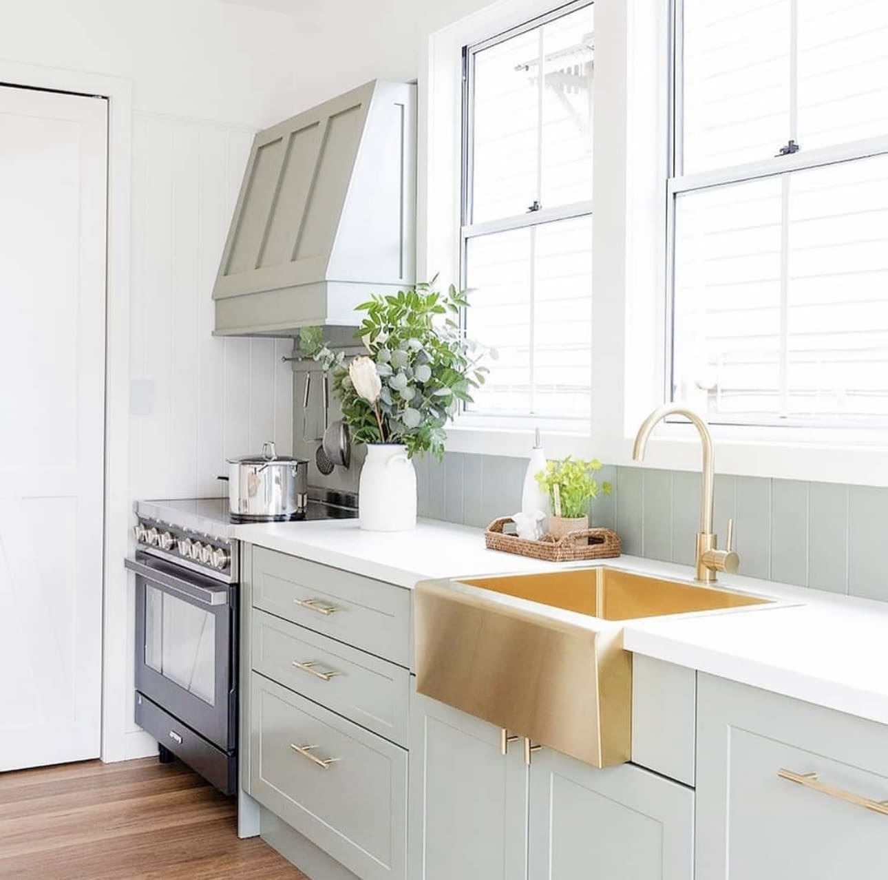 34 Beautiful Sage Green Kitchen Design Ideas to Inspire You 4 34 Beautiful Sage Green Kitchen Design Ideas to Inspire You Modern Minimalism Sage Green Kitchen