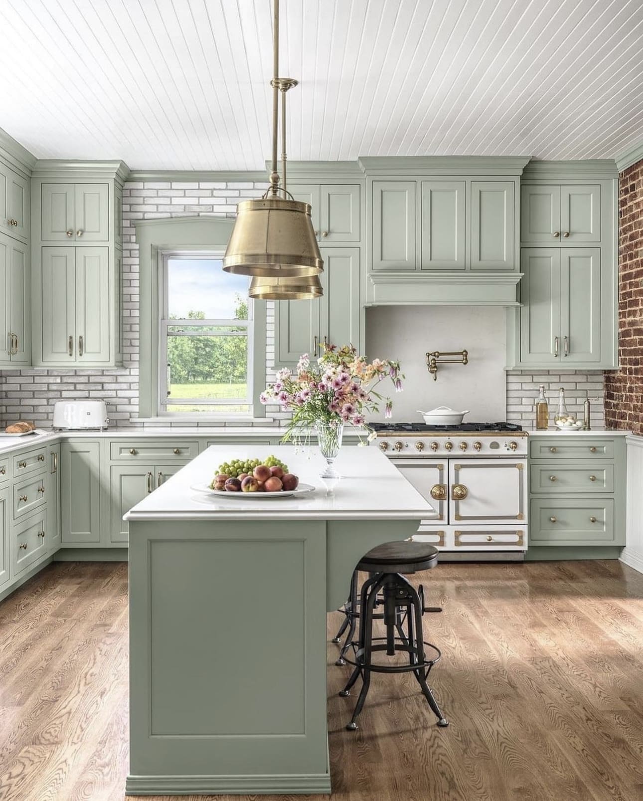 34 Beautiful Sage Green Kitchen Design Ideas to Inspire You 3 34 Beautiful Sage Green Kitchen Design Ideas to Inspire You Farmhouse-Style Sage Green Kitchen
