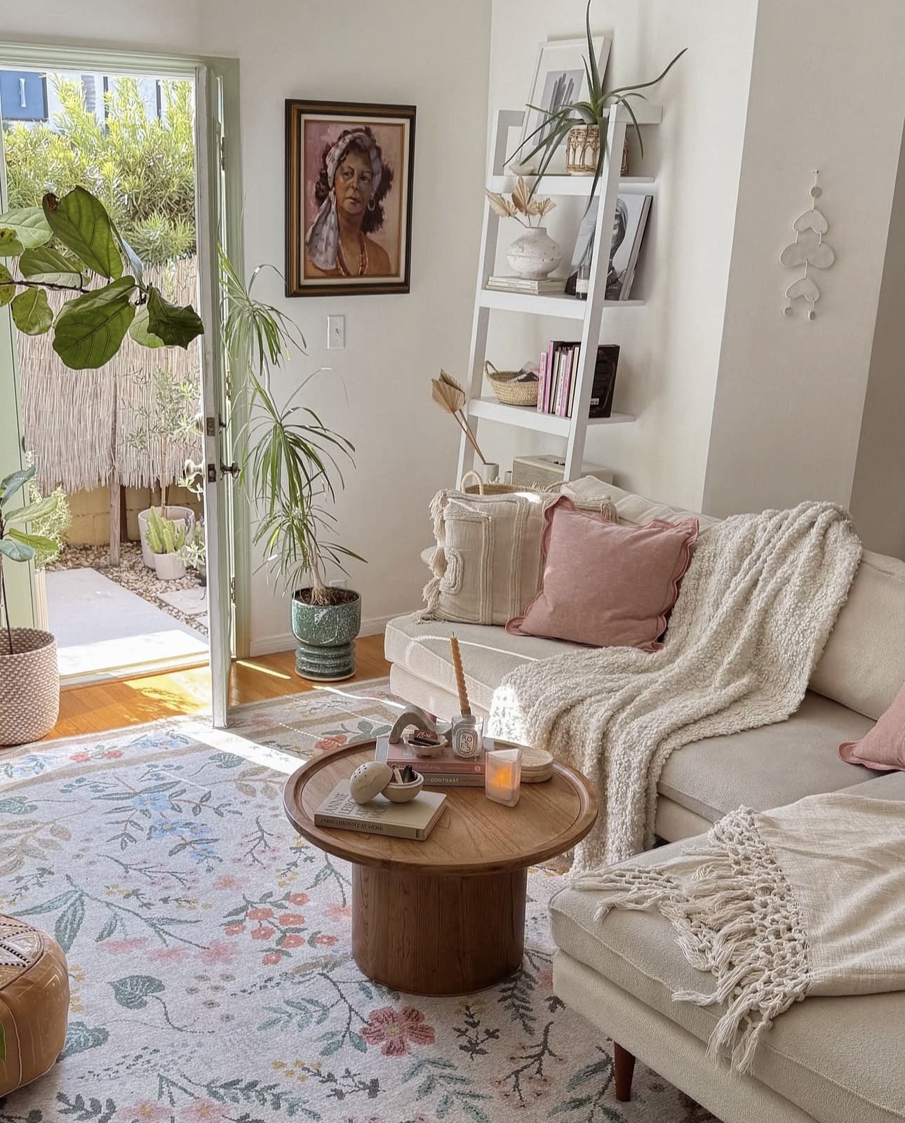 27 Small Apartment Living Room Decor Ideas 82 27 Small Apartment Living Room Decor Ideas IMG 0147 Small Apartment Living Room