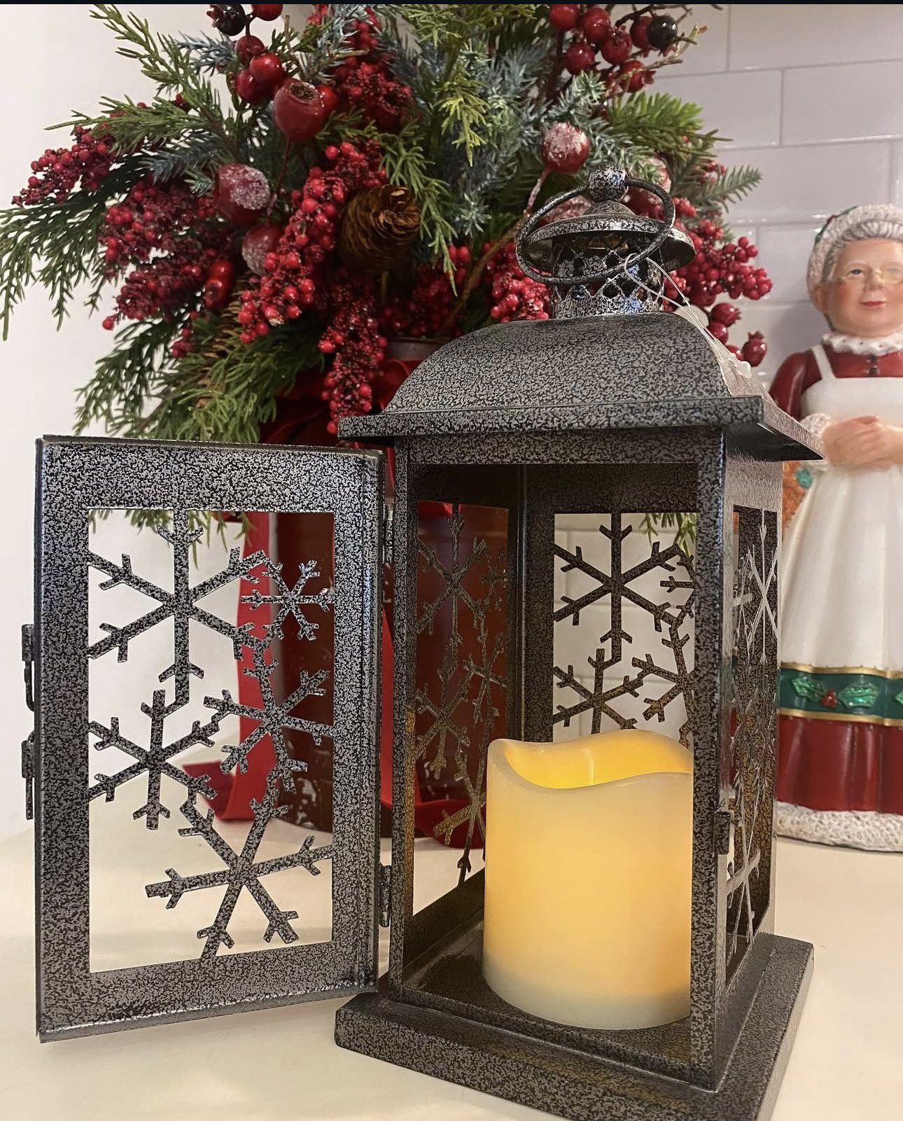 27 Christmas Lantern Ideas for a Warm and Magical Glow 87 27 Christmas Lantern Ideas for a Warm and Magical Glow IMG 0504 Christmas Lantern Ideas