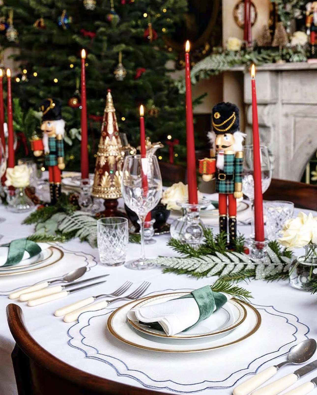 50+ Elegant Christmas Table Decor Ideas to Inspire You 152 50+ Elegant Christmas Table Decor Ideas to Inspire You IMG 3560 Christmas Table Decor