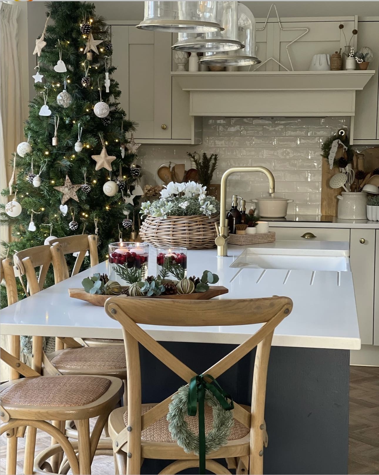 40 Christmas Kitchen Decor Ideas to Bring in the Holiday Spirit 86 40 Christmas Kitchen Decor Ideas to Bring in the Holiday Spirit IMG 7149 christmas kitchen decor ideas