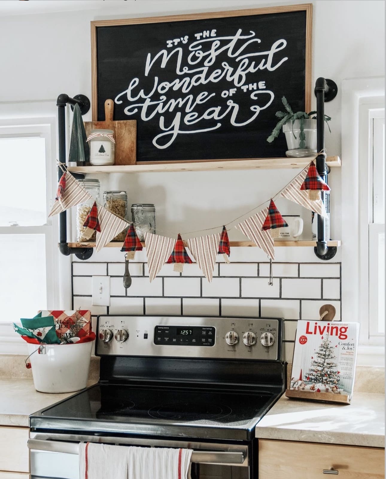 40 Christmas Kitchen Decor Ideas to Bring in the Holiday Spirit 88 40 Christmas Kitchen Decor Ideas to Bring in the Holiday Spirit IMG 7155 christmas kitchen decor ideas