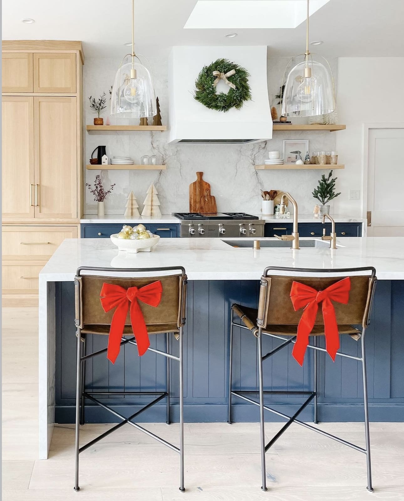 40 Christmas Kitchen Decor Ideas to Bring in the Holiday Spirit 113 40 Christmas Kitchen Decor Ideas to Bring in the Holiday Spirit IMG 7171 christmas kitchen decor ideas