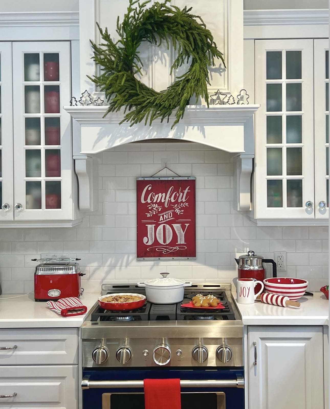 40 Christmas Kitchen Decor Ideas to Bring in the Holiday Spirit 95 40 Christmas Kitchen Decor Ideas to Bring in the Holiday Spirit IMG 7185 christmas kitchen decor ideas