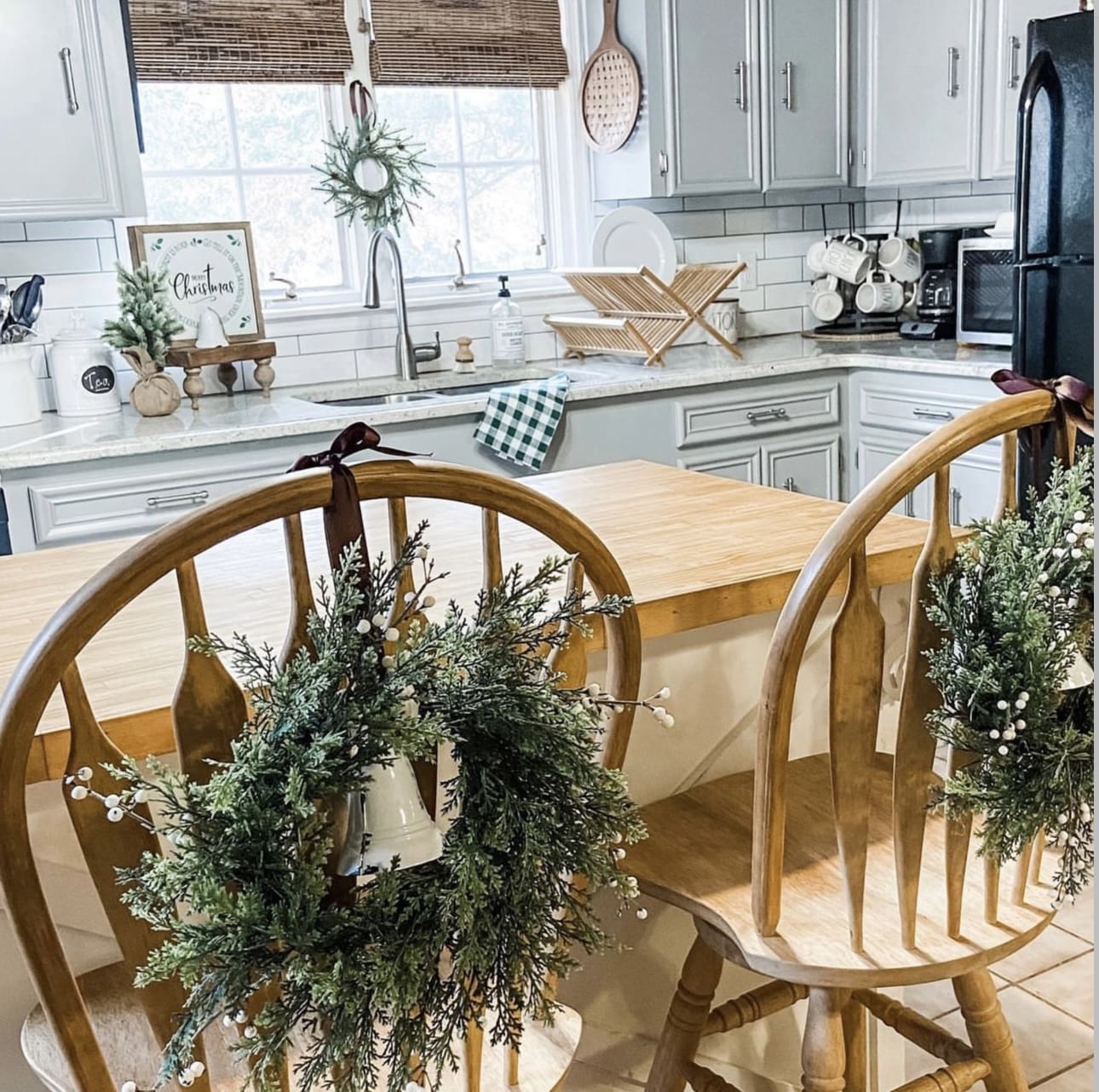 40 Christmas Kitchen Decor Ideas to Bring in the Holiday Spirit 105 40 Christmas Kitchen Decor Ideas to Bring in the Holiday Spirit IMG 7186 christmas kitchen decor ideas