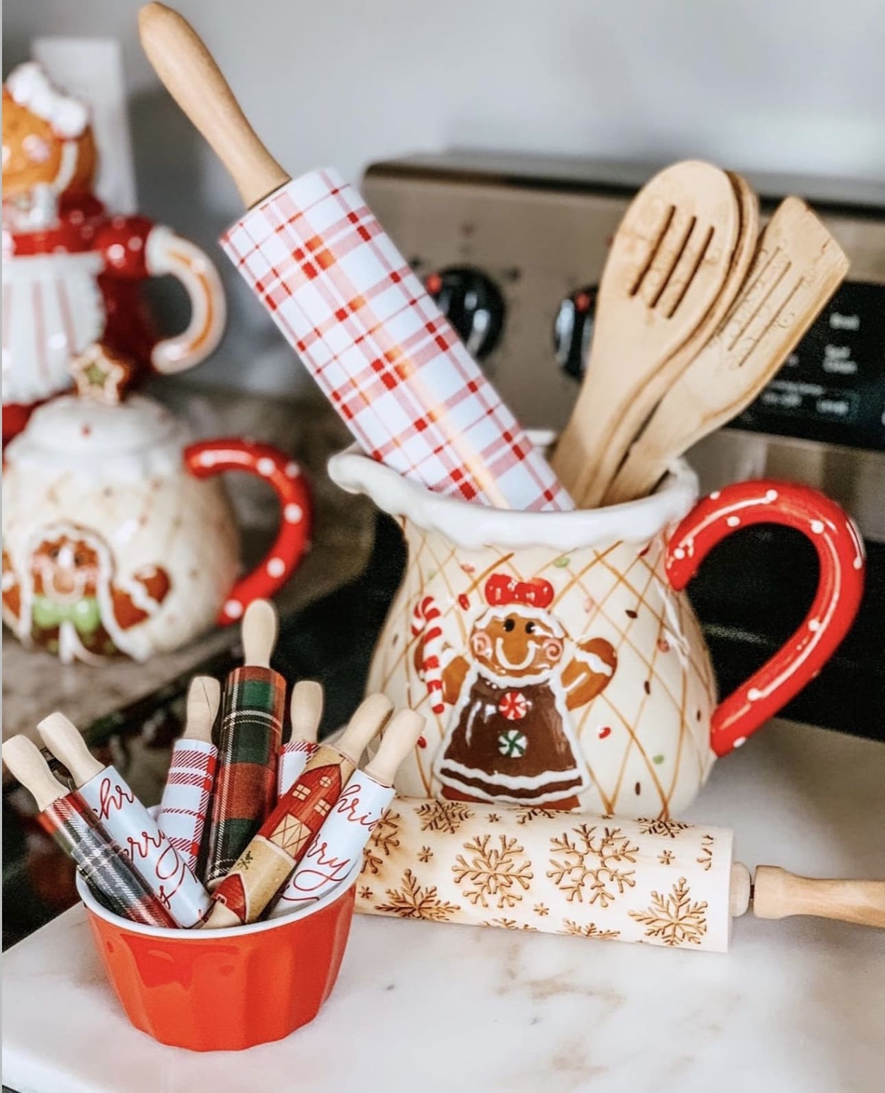 40 Christmas Kitchen Decor Ideas to Bring in the Holiday Spirit 93 40 Christmas Kitchen Decor Ideas to Bring in the Holiday Spirit IMG 7189 christmas kitchen decor ideas