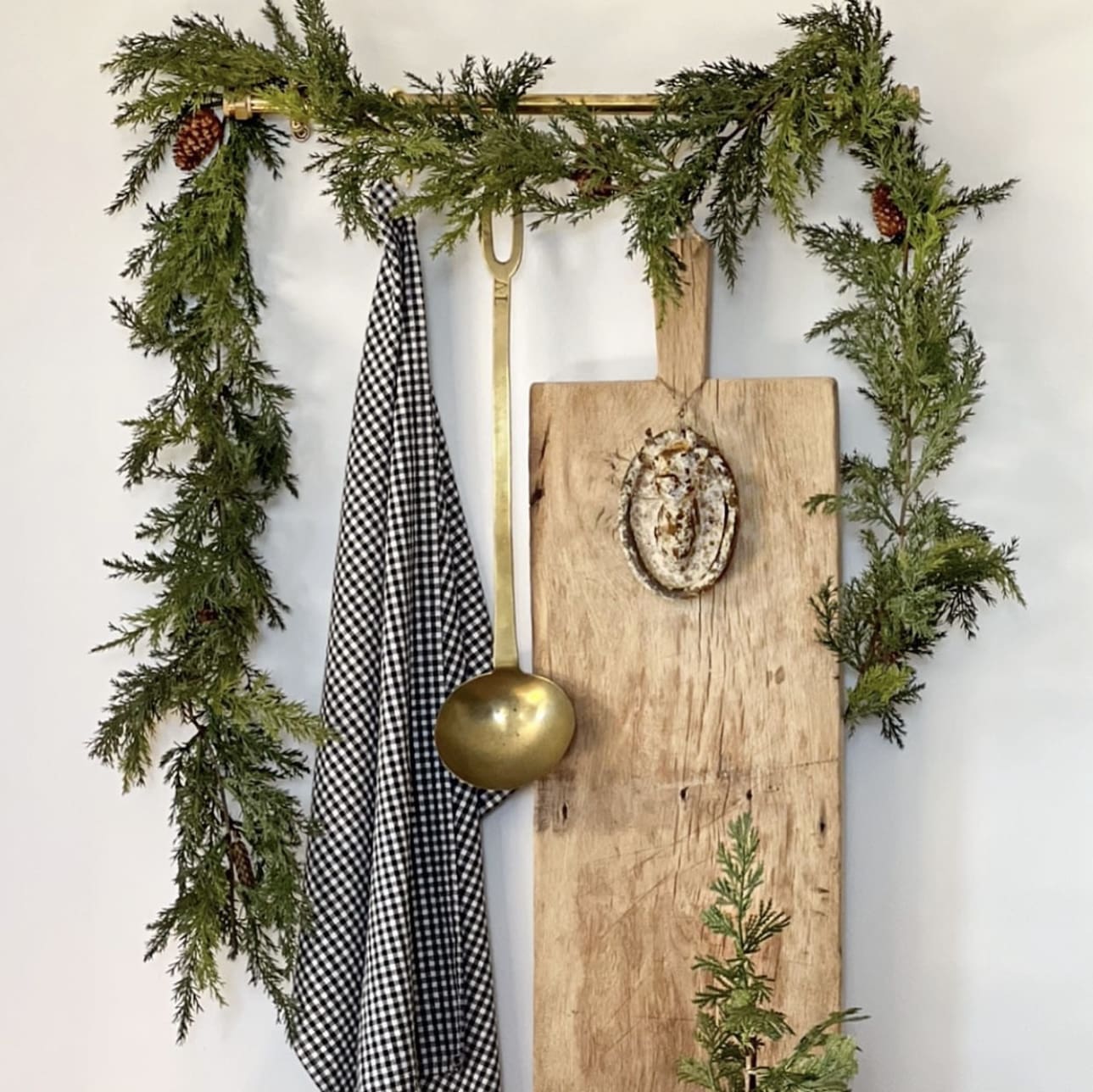 40 Christmas Kitchen Decor Ideas to Bring in the Holiday Spirit 90 40 Christmas Kitchen Decor Ideas to Bring in the Holiday Spirit IMG 7190 christmas kitchen decor ideas