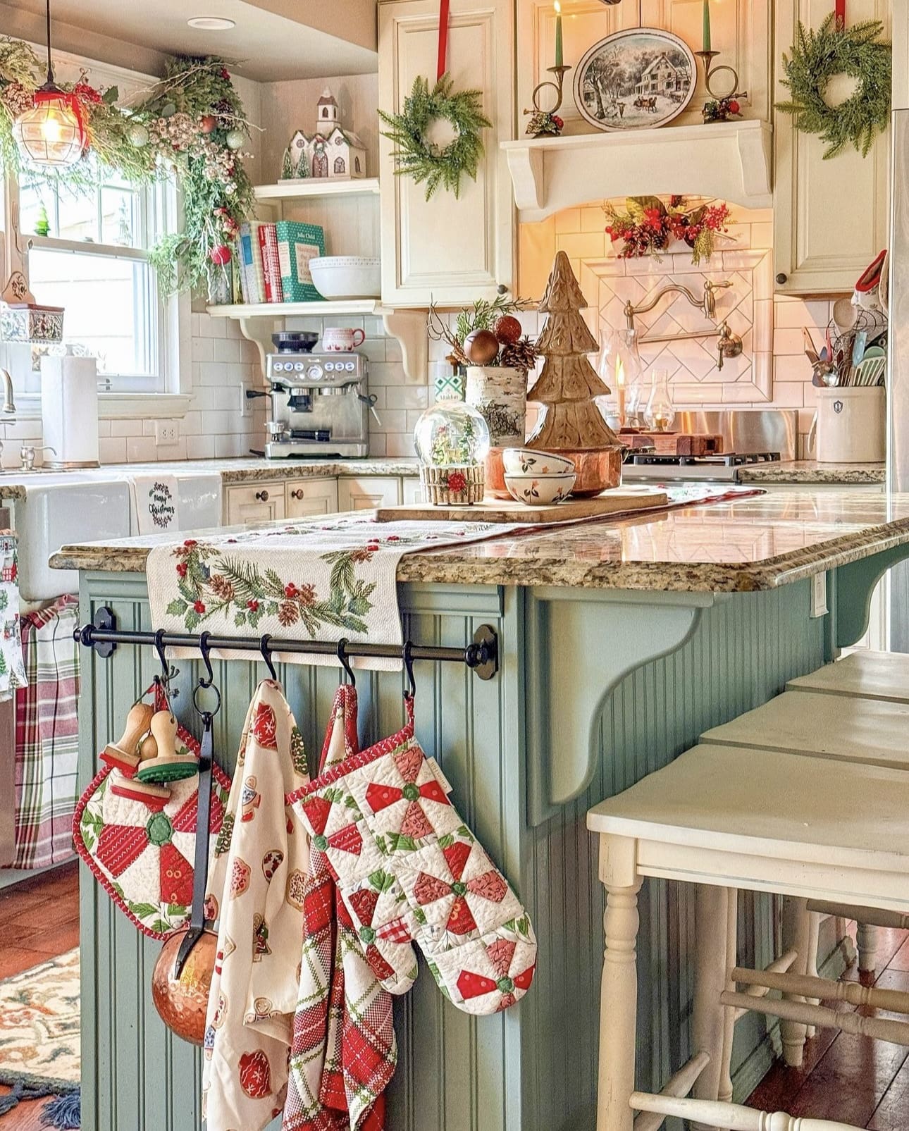 40 Christmas Kitchen Decor Ideas to Bring in the Holiday Spirit 107 40 Christmas Kitchen Decor Ideas to Bring in the Holiday Spirit IMG 7191 christmas kitchen decor ideas