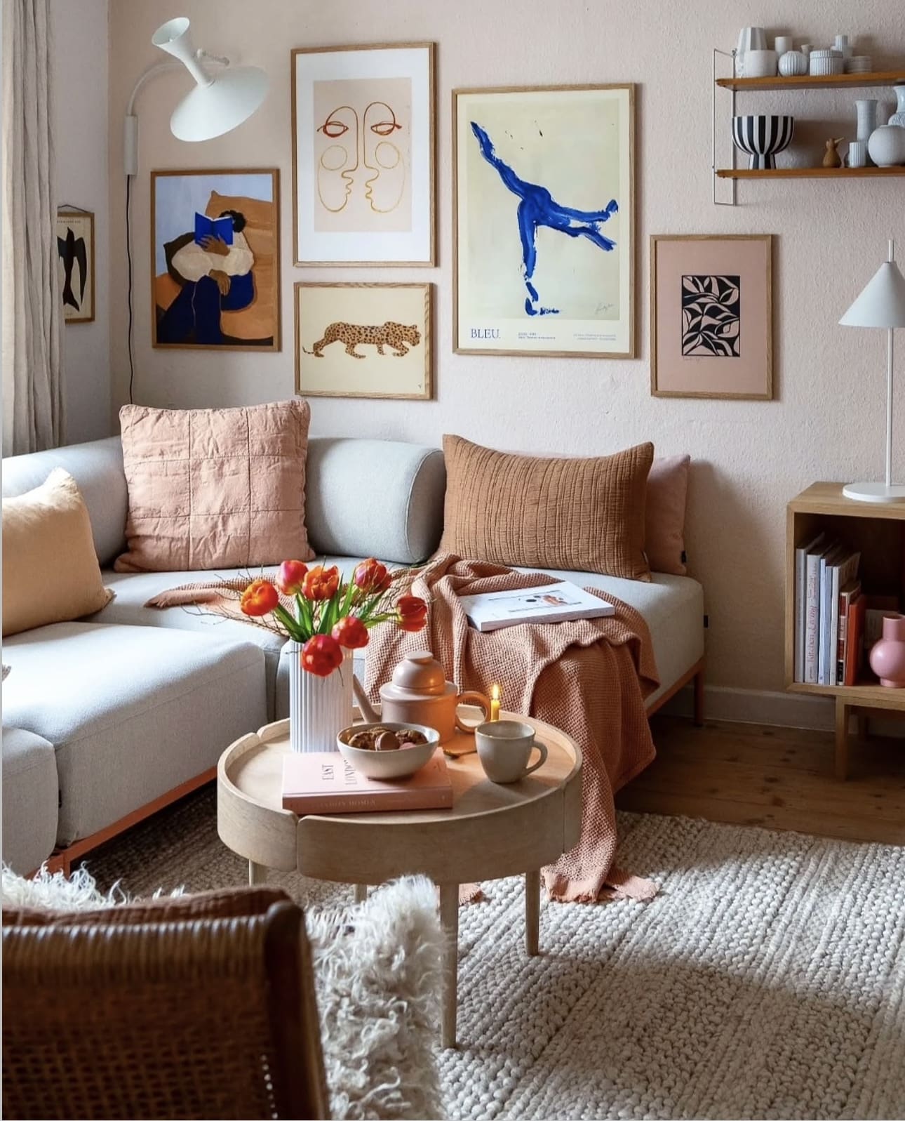 27 Small Apartment Living Room Decor Ideas 68 27 Small Apartment Living Room Decor Ideas Cozy Living Room Decor Ideas