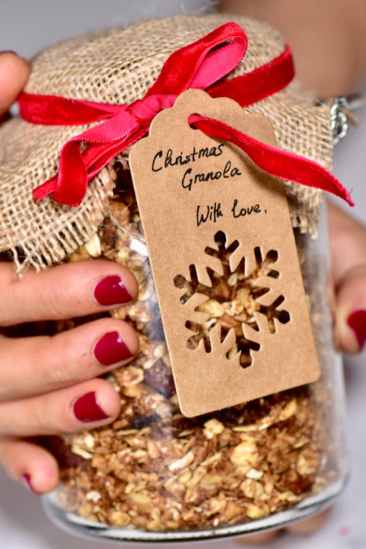 30 Insanely Cute DIY Christmas Gift Ideas to Impress Anyone 80 30 Insanely Cute DIY Christmas Gift Ideas to Impress Anyone DIY Gifts A jar with granola packed as a gift DIY Christmas Gift Ideas